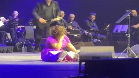 بالفيديو.. لحظة سقوط شيرين على المسرح: بكرا السوشيال ميديا هتتقلب