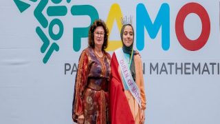 استقبال “باهت” وجائزة “هزيلة” لملكة الرياضيات الإفريقية يثيران سخط مغاربة “فيسبوك”