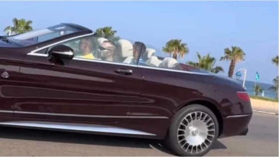 الملك محمد السادس يقود سيارته ويتجول رفقة ولي العهد بكورنيش الفنيدق