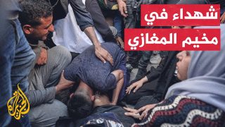 تشييع جثامين شهداء سقطوا في قصف طال سوق مخيم المغازي