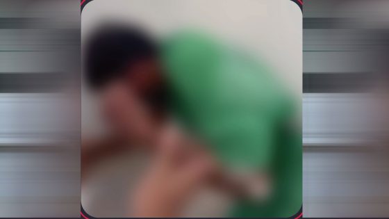 السعودية.. أشخاص يصورون وينشرون لحظة الاعتداء على شخص والداخلية ترد