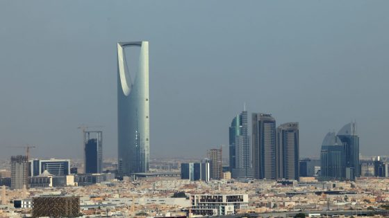 "نشر اسمه وصورته تشهيرا به".. الأمن السعودي يعتقل مقيما يمنيا لتحرشه بحدث