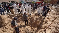 غزة: الدفاع المدني يعلن العثور على أكثر من 200 جثة بمقبرة جماعية بمستشفى في خان يونس