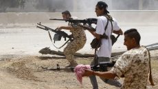 أكاديمي سعودي يقارن بين ملكيات عربية مستقرة وجمهوريات تعاني حروبا وديونا لا يمكن سدادها