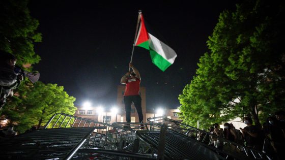 طلاب وأطفال في غزة يوجهون رسائل شكر للمتظاهرين المؤيدين للفلسطينيين بالجامعات الأمريكية