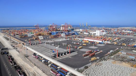 تخصيص بوابة واحدة لآلاف الشاحنات ينذر بـ”بلوكاج” في ميناء الدار البيضاء