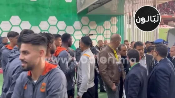 بالفيديو.. الأمن الجزائري يمنع لاعبي نهضة بركان من ولوج أرضية الميدان