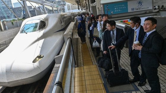الإبلاغ بوجود ثعبان يعطل حركة قطار فائق السرعة في اليابان