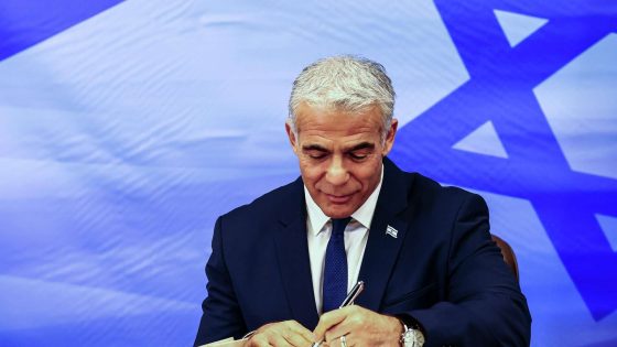 زعيم المعارضة الإسرائيلية يتحدث عن خطر وجودي يهدد بلاده