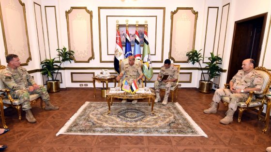 الجيش الأمريكي يعلن تفاصيل اجتماع قائد "سنتكوم" مع وزير الدفاع المصري