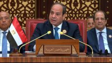 مصر.. حركة من السيسي وعباس كامل في القمة العربية تثير تفاعلا
