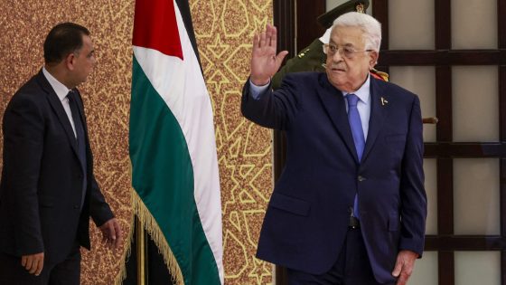 أول تعليقين من أبو مازن و"حماس" على عزم أيرلندا والنرويج وإسبانيا الاعتراف بدولة فلسطينية