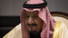 خطيبا الحرمين يثيران تفاعلا بدعائهما للملك سلمان بالصحة وأن يشد أزره بولي العهد السعودي