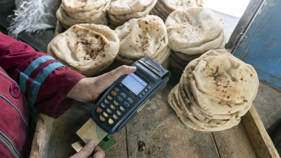 السبت.. بيع خبز "الغلابة" بسعر 20 قرشًا لأول مرة في مصر.. وبرلماني: توفير الدعم لصالح الفقراء