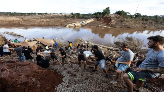 مصرع 100 شخص جراء الفيضانات في البرازيل