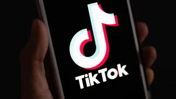 الحكومة تُعِدُّ خطة لتقييد استعمال “تيك توك”