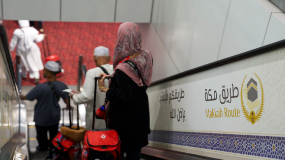 أولى رحلات الحجاج المستفيدين من مبادرة “طريق مكة” من المغرب تصل إلى المدينة المنورة