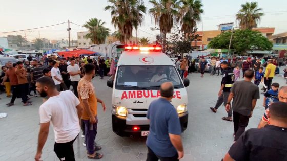 مسؤولون طبيون في غزة: 65 شخصًا قُتلوا بغارة جوية إسرائيلية على دير البلح.. شاهد آثارها المدمرة