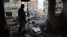 "لم أشهد مثل هذا من قبل".. أحد سكان النصيرات يروي ما رآه السبت في المخيم