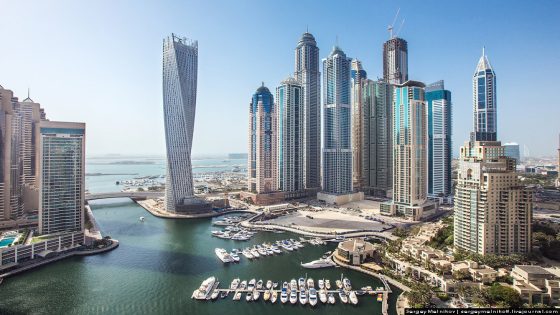 الإمارات تفرض الترخيص والضريبة على مؤثري مواقع التواصل الاجتماعي تحت طائلة العقوبات