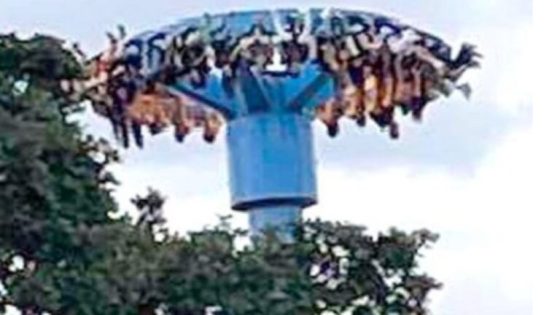 28 شخصا علقوا في الهواء رأسا على عقب في لعبة على ارتفاع 30 متر +فيديو