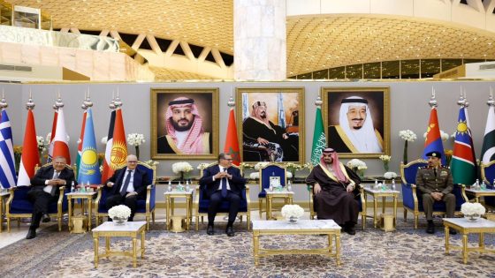 أخنوش يمثل جلالة الملك في قمة “المياه الواحدة” في الرياض