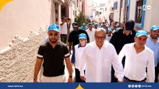 بالفيديو أخنوش في جولة ميدانية وسط أحياء تغازوت لدعم مرشحي الحمامة