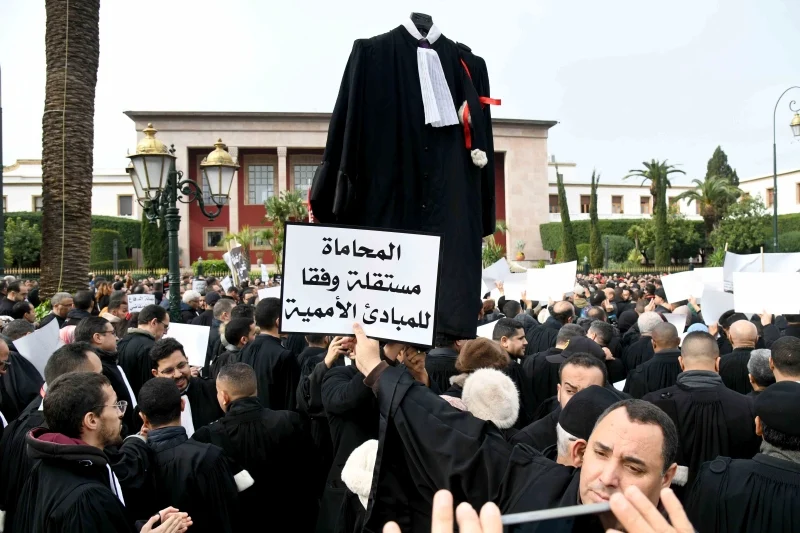 المحامون يُعلقون الإضراب في انتظار تشكيل الحكومة الجديدة