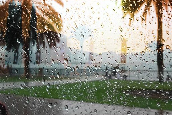 طقس الجمعة..نزول زخات مطرية رعدية بعدد من مناطق المملكة