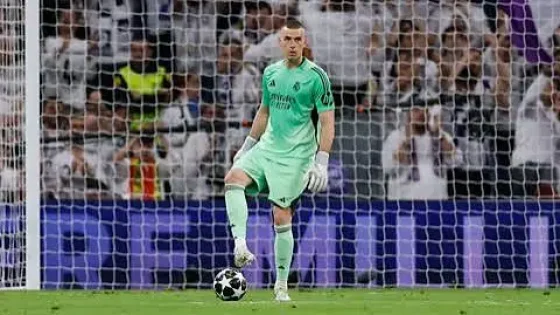 الحارس كورتوا خارج الكلاسيكو.. وهذه قائمة المصابين في صفوف ريال مدريد وبرشلونة