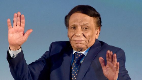 صورة منسوبة لعادل إمام تشعل مواقع التواصل (صورة)