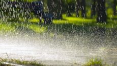 طقس الخميس..أجواء غائمة وأمطار مرتقبة بعدد من مناطق المملكة