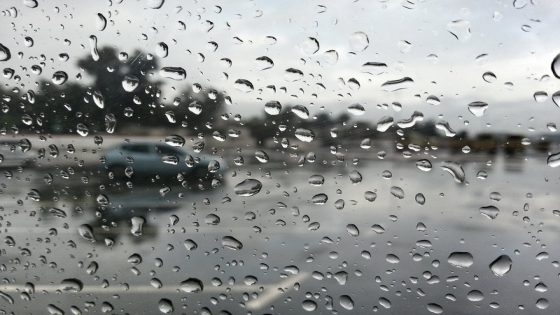 طقس السبت.. تقلبات جوية مصحوبة بقطرات مطرية وزخات رعدية