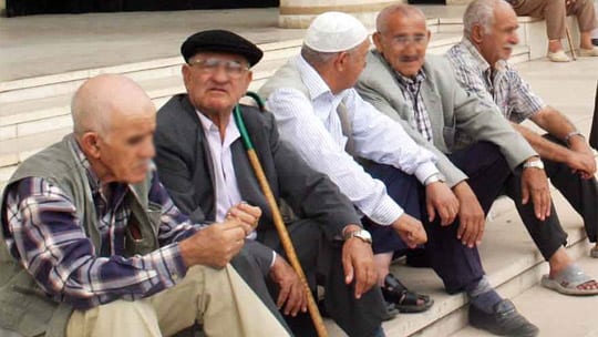 مع اقتراب تشكيل الحكومة الجديدة.. المتقاعدون يجددون مطلب رفع المعاشات